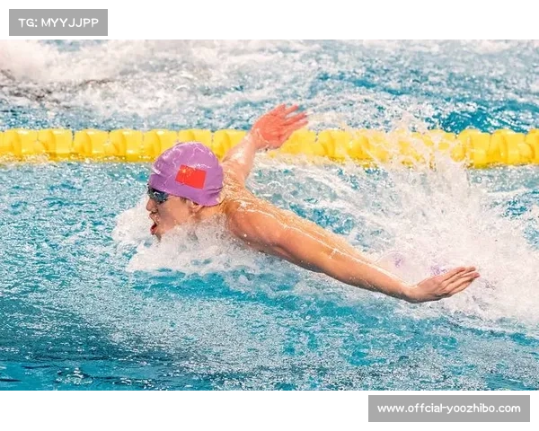 土耳其选手以0.07秒优势险胜薛子健 世青赛蝶泳季军赛后深情相拥致敬 土耳其选手以0.07秒优势险胜薛子健 世青赛蝶泳季军赛后深情相拥致敬